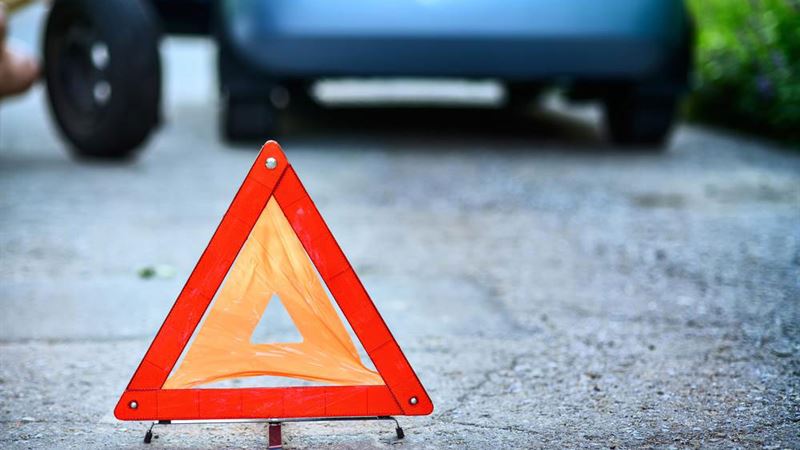 Essential Roadside Emergency Safety Tips for Drivers