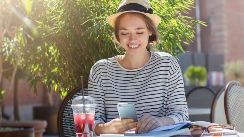 Comprehensive Guide to Prepaid Mobile Phones: Benefits, Top Models, and Things to Consider