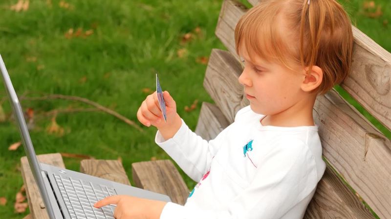 Should Parents Consider Issuing Credit Cards to Their Children? A Comprehensive Guide