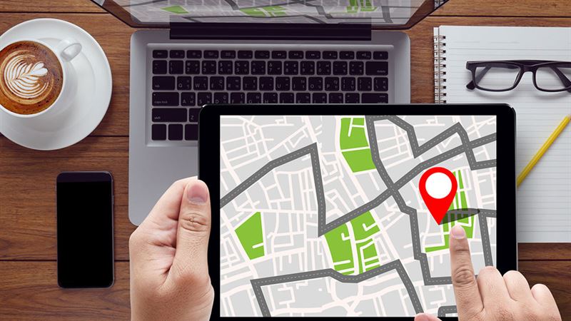 Mastering the Look Around Feature: Finding Street Maps with Apple Maps