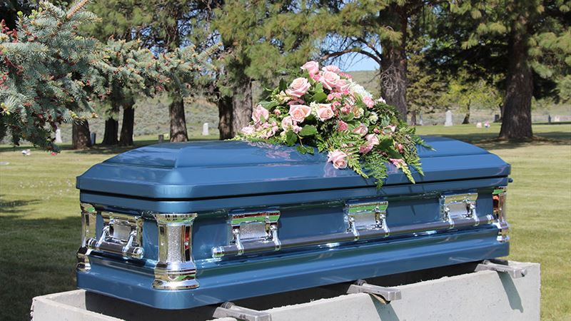 Honoring Your Loved Ones: A Guide to Thoughtful Funeral Arrangements and Casket Choices