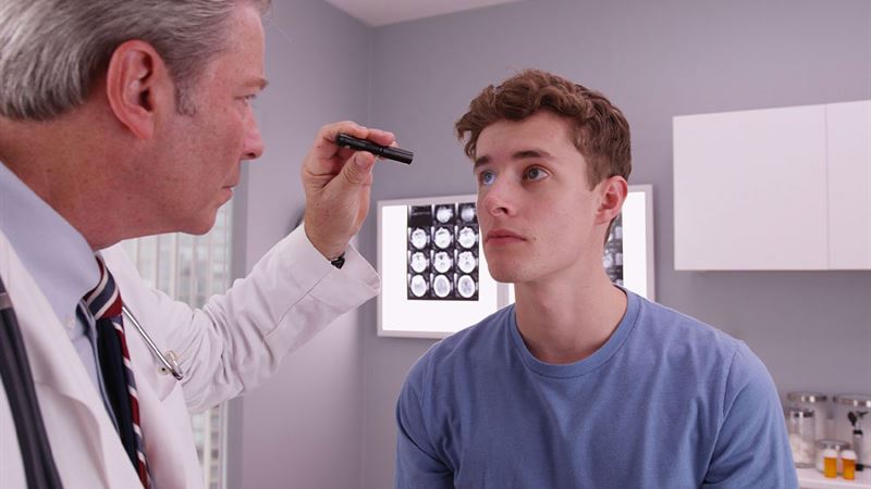 Comprehensive Guide to Selecting the Perfect Ophthalmologist: Key Factors, Costs, and Tips
