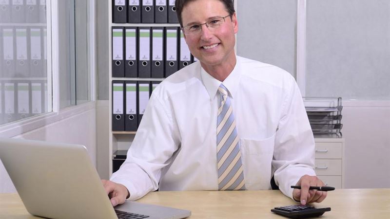 Comprehensive Guide to Choosing the Right Financial Advisor for Your Future