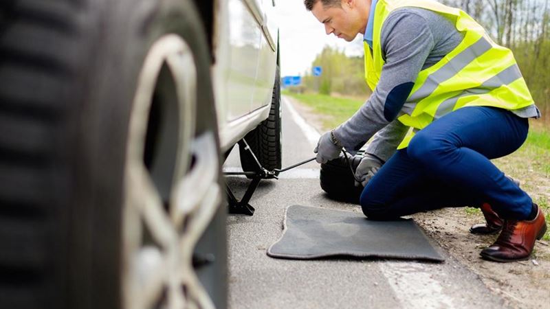 Essential Reasons to Consider Roadside Assistance Services