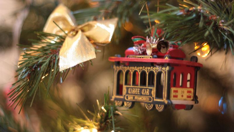 Top Online Retailers to Purchase Christmas Ornaments This Holiday Season