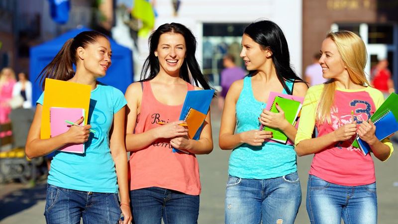 Comprehensive Guide to U.S. Colleges Providing Financial Aid and Grants for Women