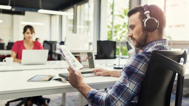 Comprehensive Analysis of the Advantages and Disadvantages of Pursuing an Online MBA