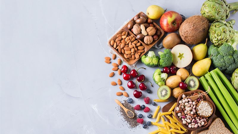 Comprehensive Guide to Foods That Support and Harm Brain Health in Dementia Management