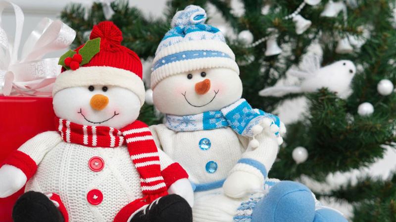 Essential Tips for Decorating Your Home with Large Inflatable Snowmen