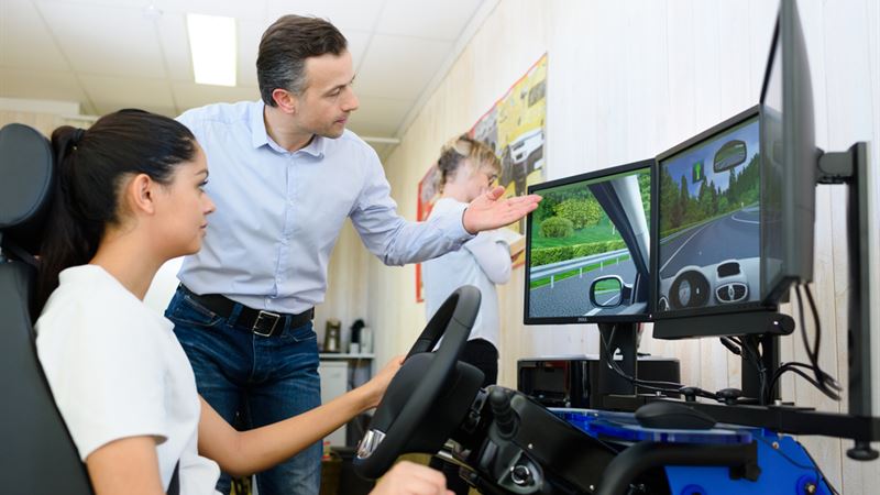 Ultimate Guide to Top Commercial Driver’s License (CDL) Schools and Trucking Training Programs