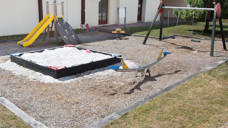 Essential Guide to Selecting Compact Outdoor Play Equipment for Limited Spaces