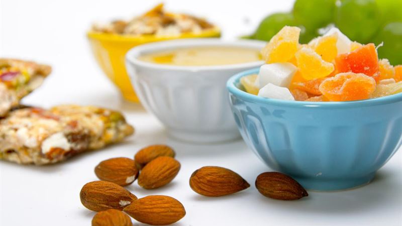 Smart Snack Choices: Over 2500 Words on Healthy 100-Calorie Snacks for Weight Management