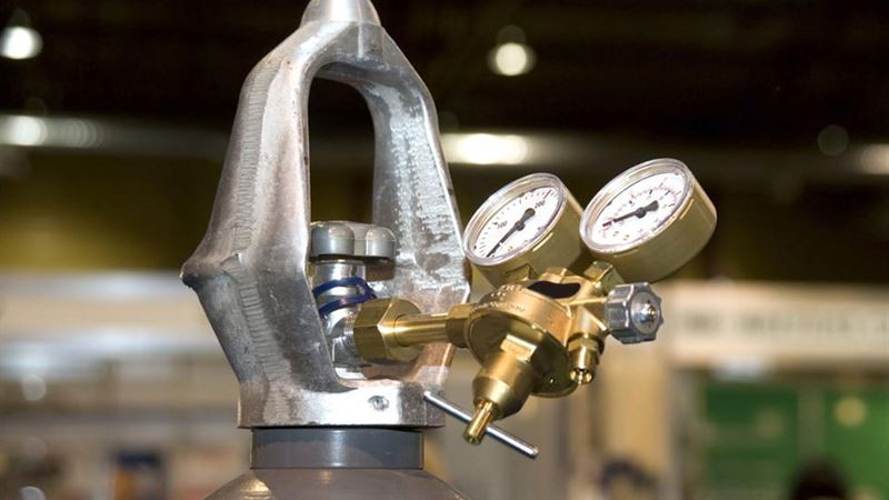 Choosing Between Portable Oxygen Tanks and Concentrators: Which Option Suits You Best?