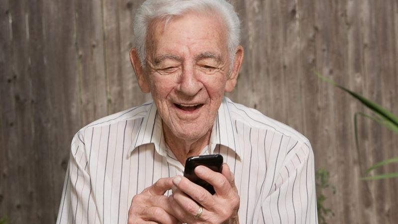 Comprehensive Guide to Accessing Free Mobile Phones for Seniors in 2024