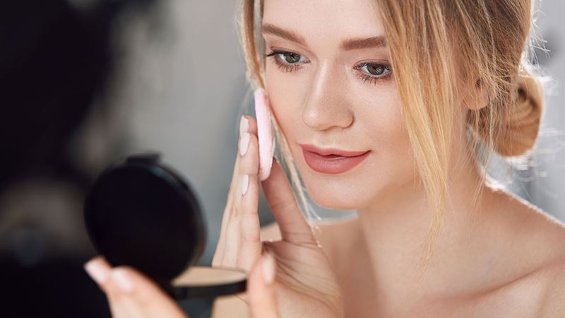 Top 5 Long-Lasting Powder Foundations Ideal for Oily Skin Types