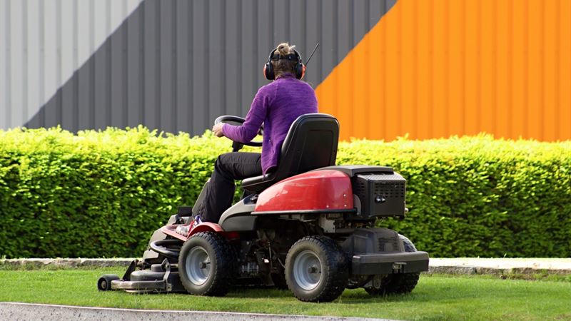 Comprehensive Guide to Various Types of Riding Lawn Mowers for Efficient Lawn Care