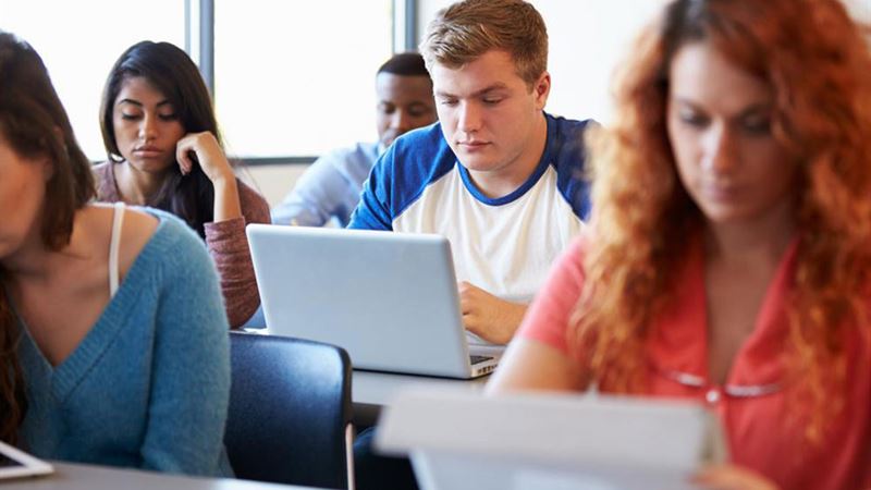 Maximizing College Internships: How to Gain Experience and Earn While Studying