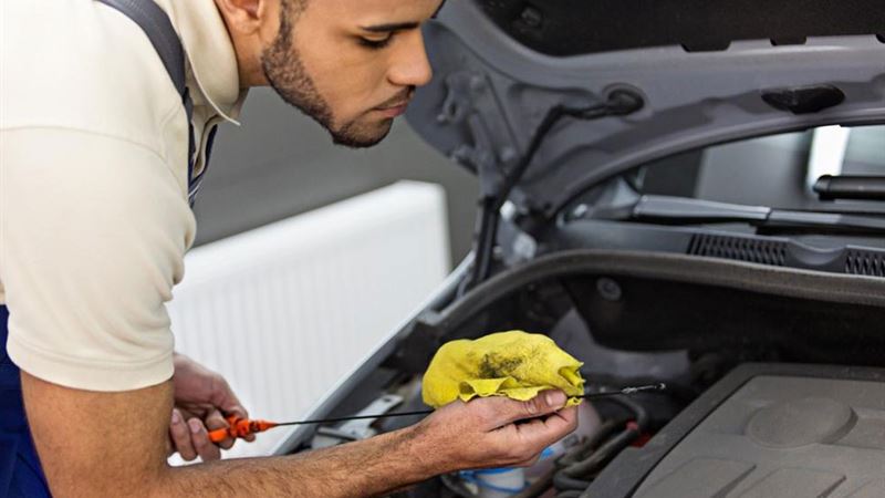Comprehensive Guide to Knowing When to Replace Your Car's Engine Oil