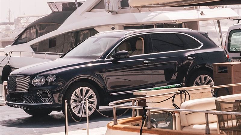 Comprehensive Guide to the Bentley Bentayga Hybrid: Features, Performance, and Luxury