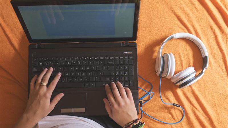 Comprehensive Guide to Selecting the Ideal Business Laptop for Your Needs