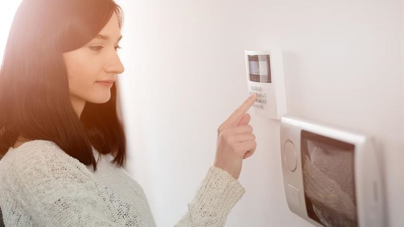 Comprehensive Guide to Control Technologies and Devices in Modern Smart Homes