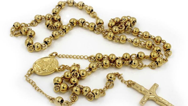 Essential Jewelry Pieces That Every Wardrobe Should Have