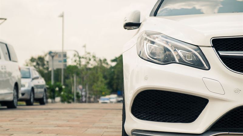 Comprehensive Overview of the Mercedes-Benz GL-Class: Features, Performance, and Buying Tips