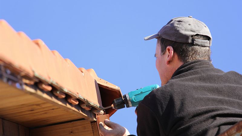 Comprehensive Guide: Recognizing the Key Indicators Your Roof Needs Immediate Repair