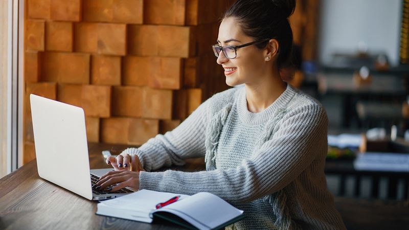 Mastering Digital Strategies: The Critical Role of Online Marketing Education