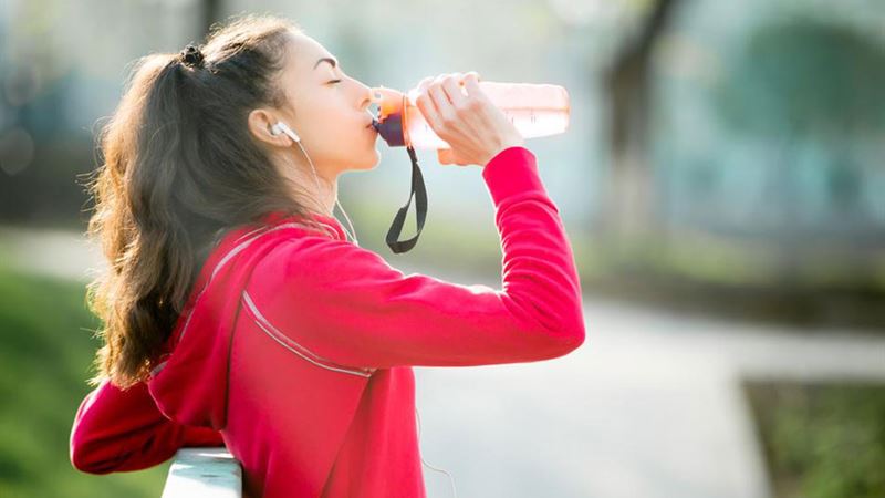 Top 10 Hydration Powerhouses: Premier Electrolyte Drinks for Optimal Performance