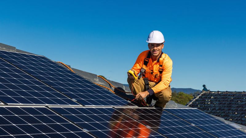 Comprehensive Guide to Installing Solar Panels at Home: Budgeting and Cost-Reduction Strategies