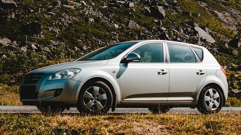 Comprehensive Review of the Kia Sorento Hybrid: Features, Performance, and Safety Insights