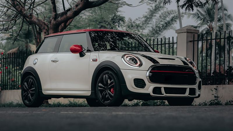 Comprehensive Overview of the MINI Hardtop 4-Door: Features, Performance, and Design
