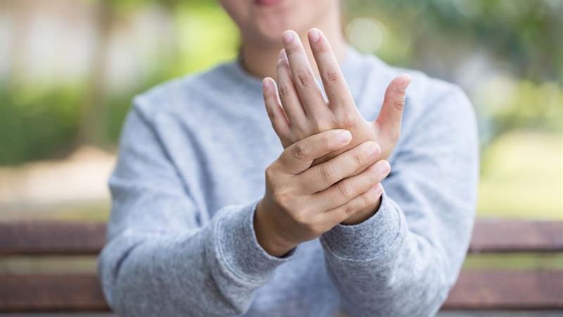Comprehensive Guide to Recognizing and Understanding Rheumatoid Arthritis Symptoms