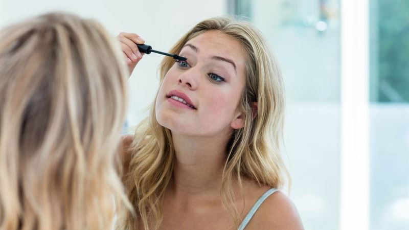 Essential Guide to Choosing the Perfect Mascara for Your Eyes