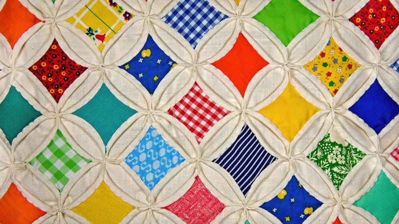 Explore Custom Handmade Quilts and Online DIY Quilt Workshops