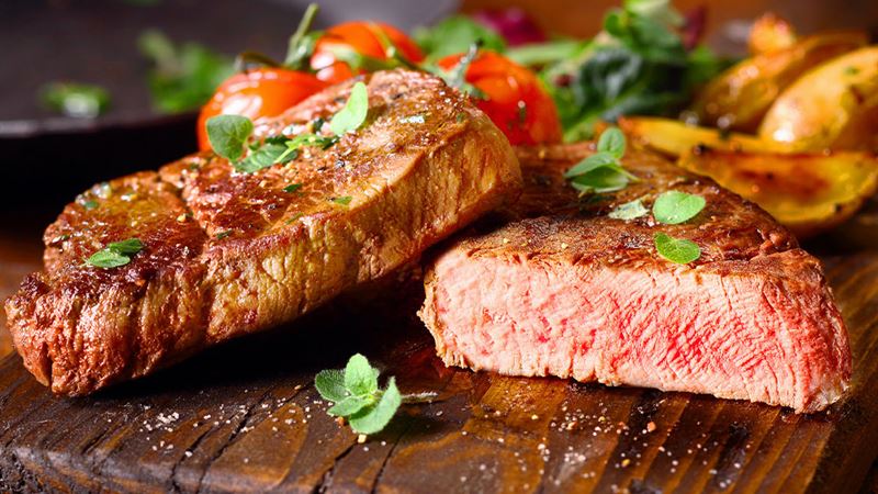 Safe Human Foods to Share with Your Cat: A Comprehensive Guide