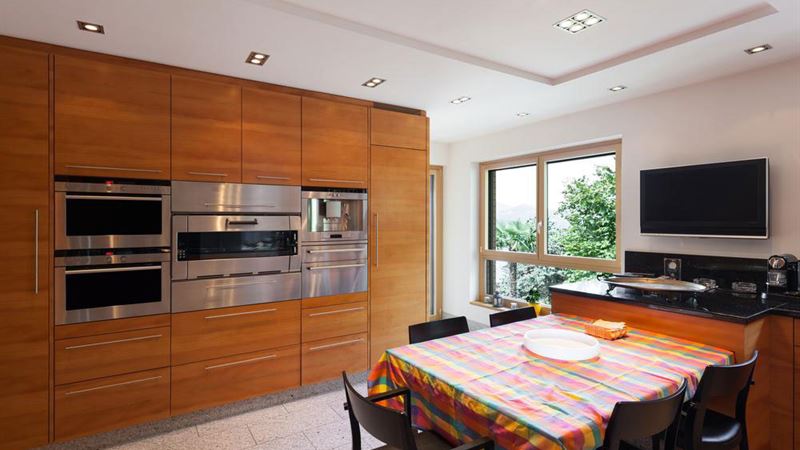 Choosing Between Curved and Flat Televisions: An In-Depth Guide