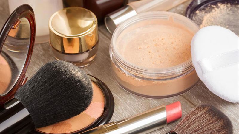 Essential Guide to Selecting and Applying Foundation for Mature Skin