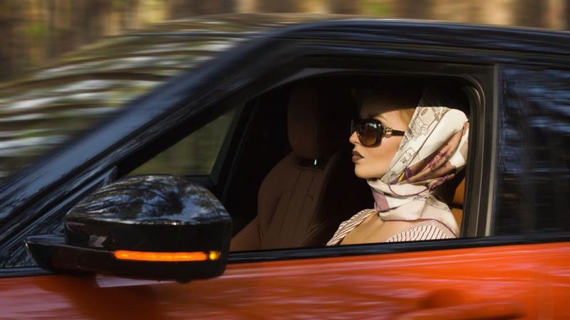 Essential Features to Consider When Choosing a Premium Vehicle in 2024