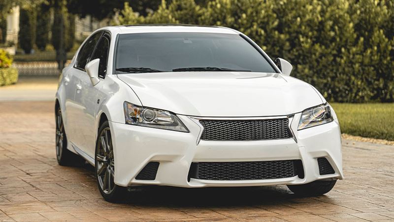 Comprehensive Review of the Lexus ES 330: A Benchmark in Luxury Sedans