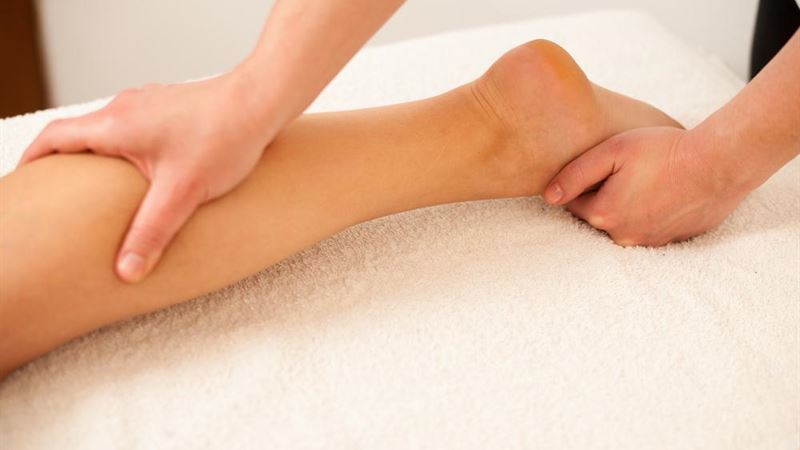 Comprehensive Guide to Managing Swollen Feet and Ankles: Causes, Treatments, and Prevention