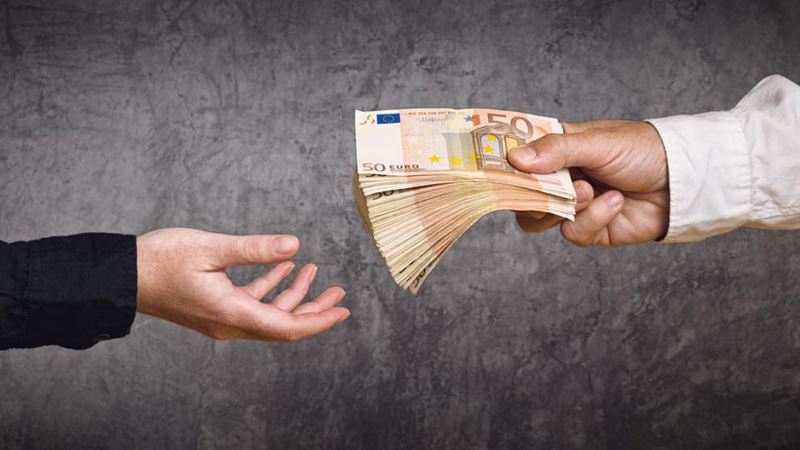 Understanding the Distinctions Between Payday Loans and Installment Loans