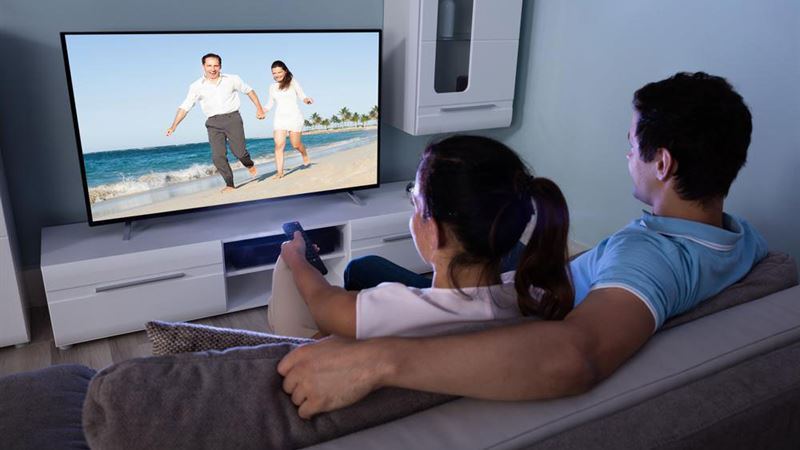 Comprehensive Comparison Between Custom-Built Televisions and OLED Displays