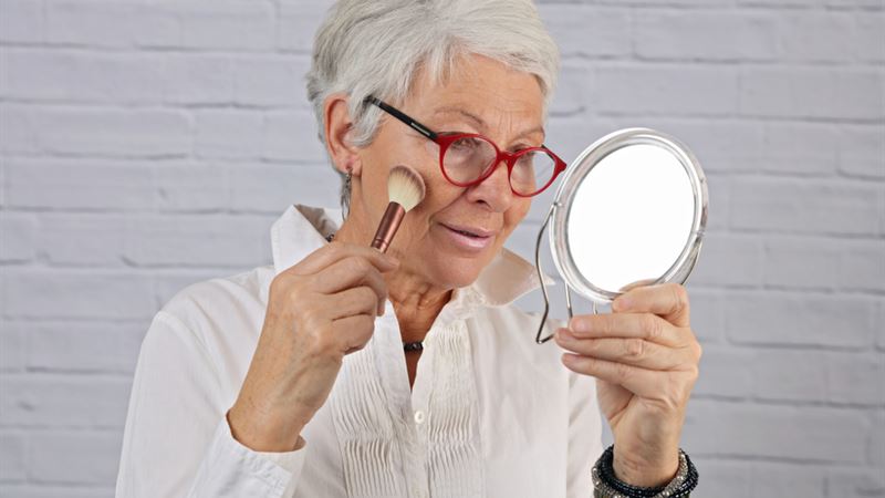 Choosing the Perfect Makeup Foundation for Mature Skin: A Complete Guide