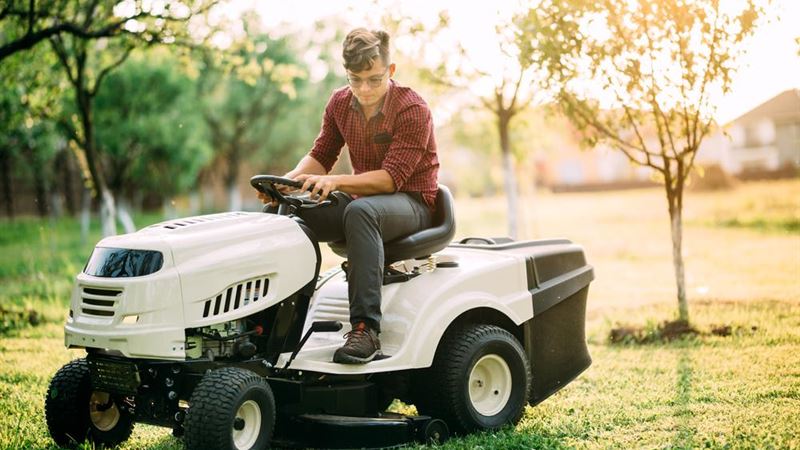 Enhance Your Gardening Efficiency with John Deere Lawn Tractors