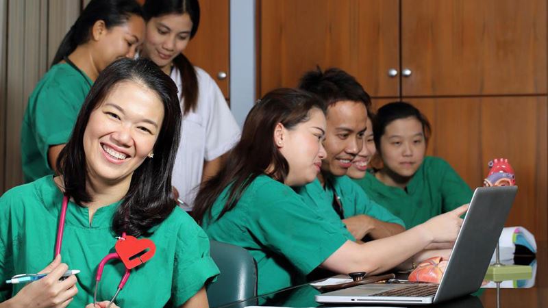 Advantages of Pursuing Online RN to BSN Programs Over Traditional Education Methods