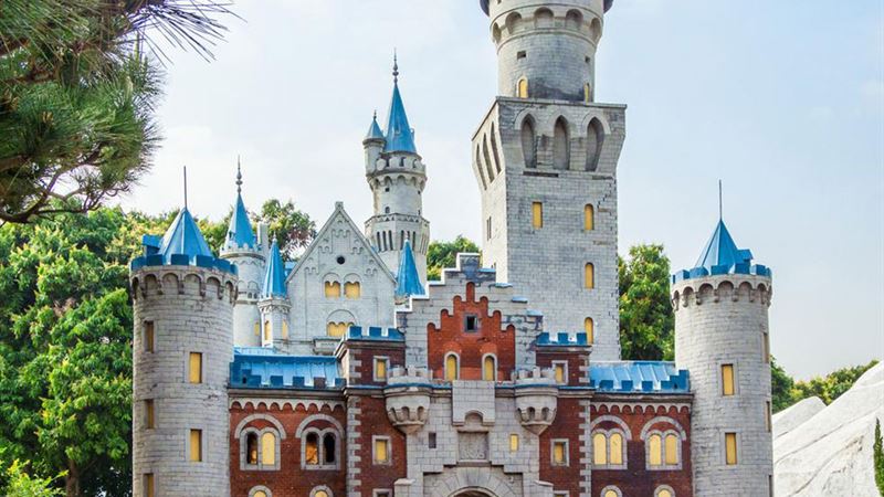 Discover the Must-See Attractions and Unique Experiences at Disney World