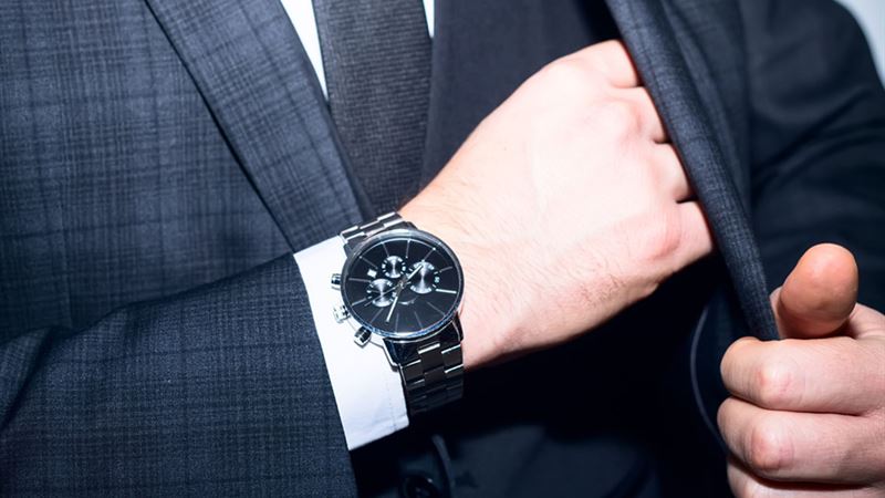 Essential Guidelines for Purchasing a Luxury Watch: Key Factors to Consider