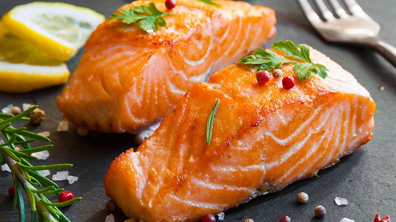 Comprehensive Guide to Managing Macular Degeneration through Nutrition and Medical Interventions